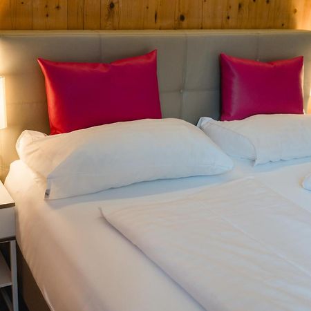 4U Hotel Men Only Hohenthurn Exteriör bild