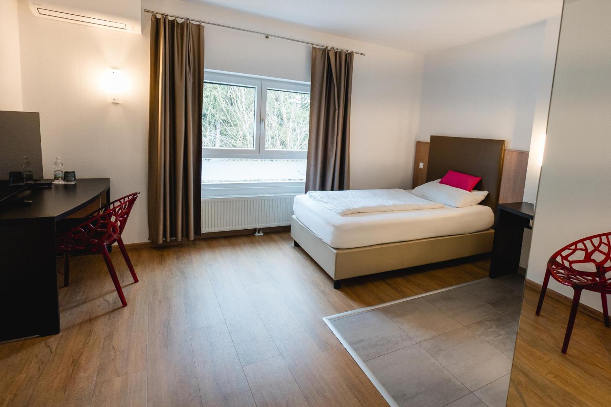 4U Hotel Men Only Hohenthurn Exteriör bild